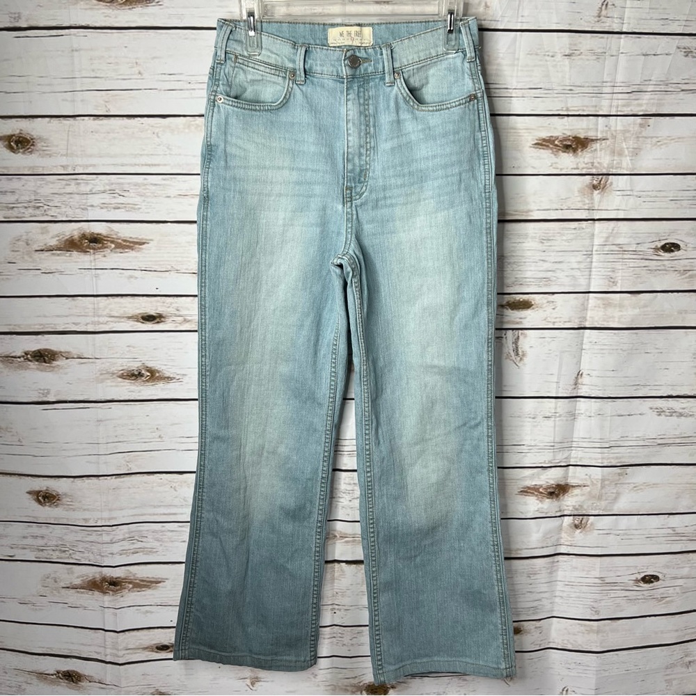 🌱Free People We the Free light wash bell bottoms Size 28